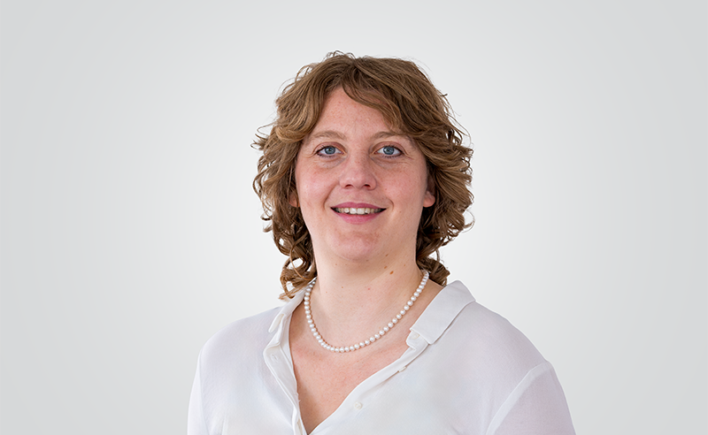 Dr. Nina Bindel